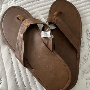 NWT Old Navy Mens Flips, Sz 12-13